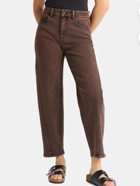 TIME AND TRU HIGH RISE BARREL LEG JEAN